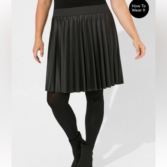 NWT torrid Women’s Skirt Black Pleated Knee Length Size 5 5XL Plus Size NIP - Picture 3 of 5